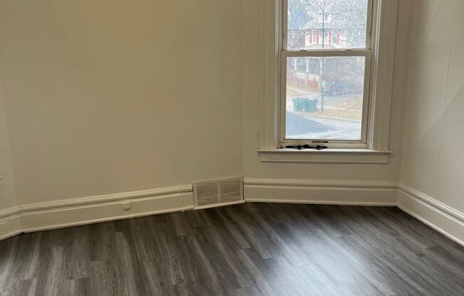 Studio, 1 bath, 350 sqft, $750, Unit Apt 3