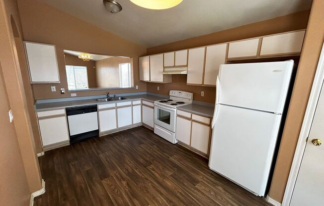 Charming 3 x 2 home **Warm Custom Paint & Split Floor Plan**