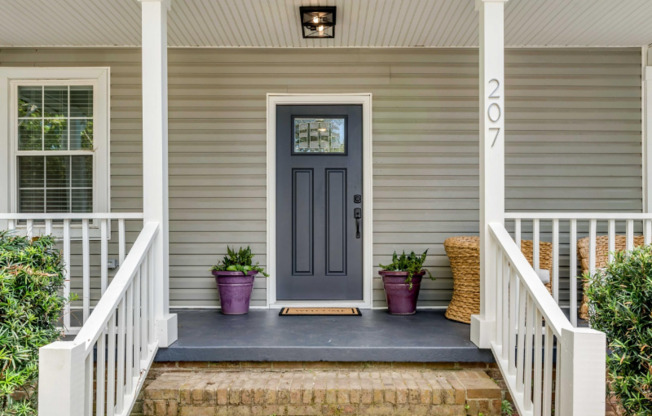 207 W Poplar Street