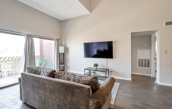 2 beds, 1 bath, $1,845, Unit Unit 902