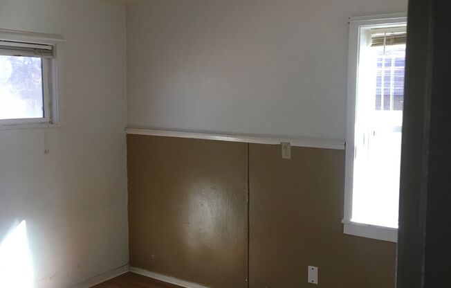 2 beds, 1 bath, $1,300