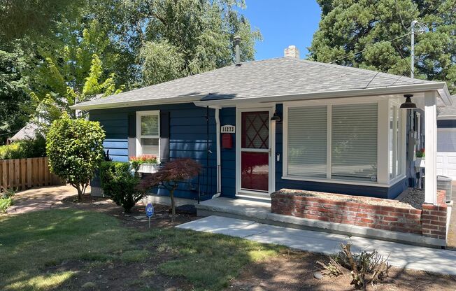 Updated 2 Bedroom Cottage with Hardwood Floors & Garden Views