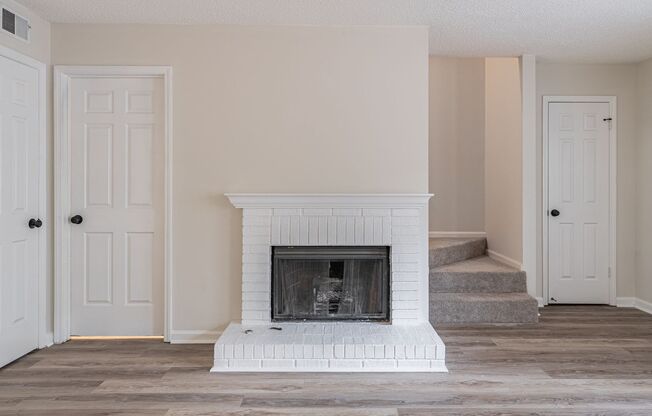 2BED/2.5BA Townhome located in Roswell @ Holcomb Bridge/GA 400