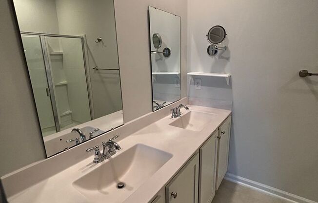 Very nice 3 bedroom/2 bath home in Meridian Summit