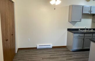 3 beds, 1 bath, 950 sqft, $1,125, Unit 18410-05