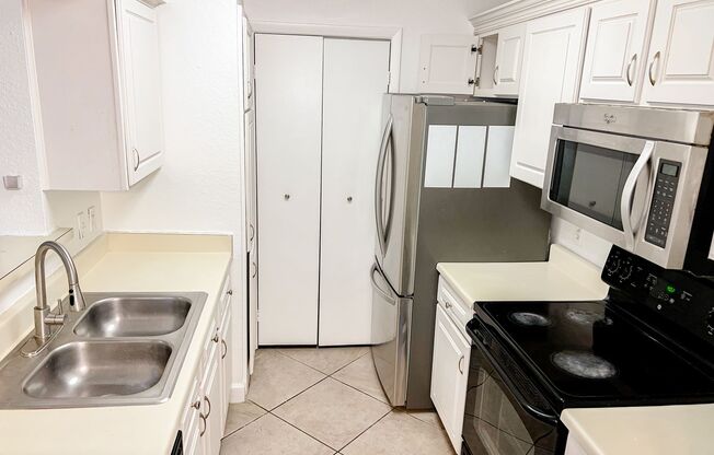 MOVE IN NOW!! Spacious 3 x2 on 2nd floor with screened in porch!! All tile floors!!