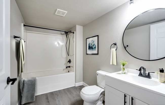 2 beds, 1 bath, 850 sqft, $1,199, Unit CC205