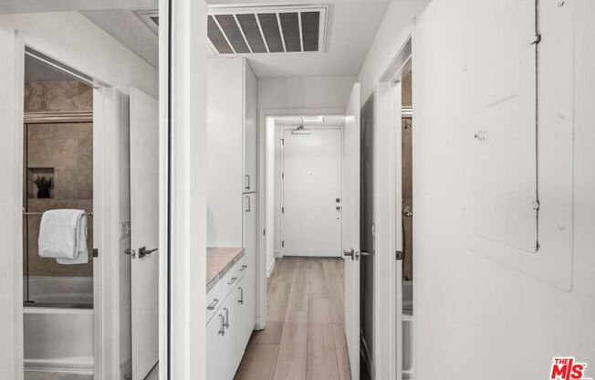 2 beds, 2 baths, 900 sqft, $4,000, Unit 806