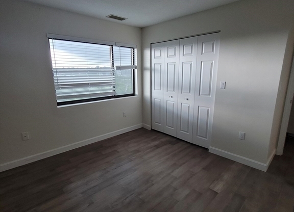 2 beds, 2 baths, 1,250 sqft, $3,400, Unit 913