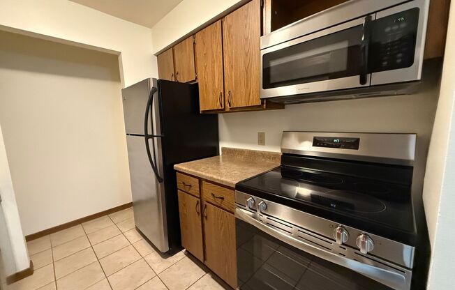 2 beds, 1 bath, 965 sqft, $1,625, Unit 7717CB