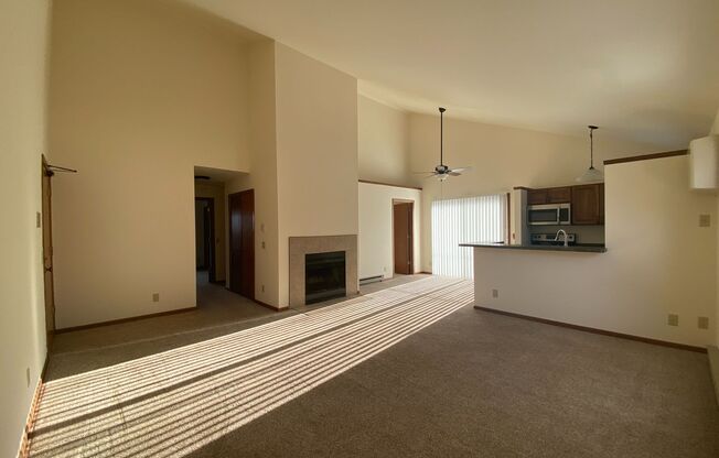 2 beds, 1 bath, 950 sqft, $1,795, Unit 7641CD