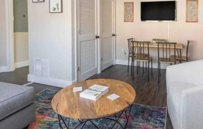 2 Bedroom 1 Bath in Prime Location