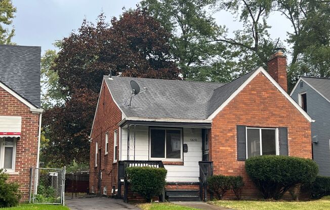 Charming 2-Bedroom Detroit Home with Vintage Appeal