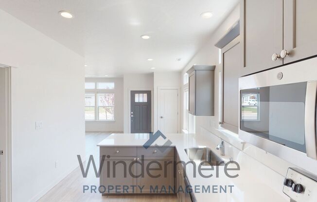 3 beds, 2 baths, 1,064 sqft, $1,895, Unit 325 Cowden