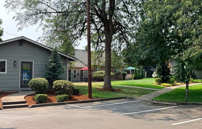2 beds, 1 bath, 806 sqft, $1,449, Unit 6