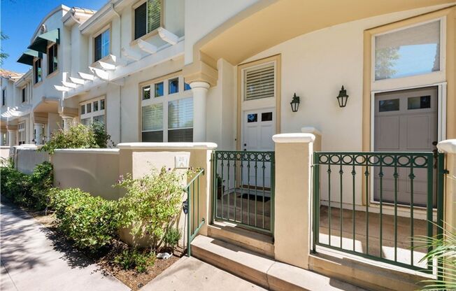 Amazing Downtown Torrance! - 3 bd / 2.5 ba Townhome