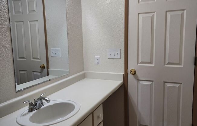 2 beds, 1 bath, 930 sqft, $1,449, Unit A4