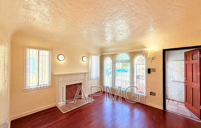 2417 S BURNSIDE AVE