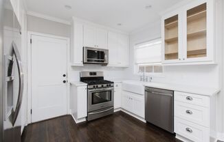 Chic Buckhead Condo with Courtyard Views & Walkable Lifestyle