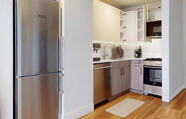 2 beds, 1 bath, $6,000, Unit 5RN