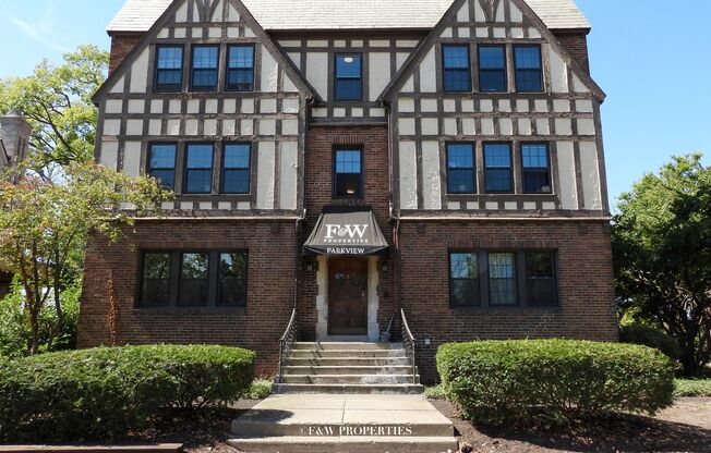 1 bed, 1 bath, 560 sqft, $920, Unit 55-17