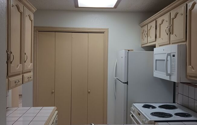 1 bed, 1 bath, 760 sqft, $725, Unit 8