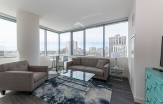 815 W AGATITE AVE