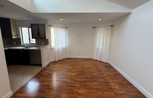 EPIC REA: Charming 2Bed/1Bath Condo w/ Parking
