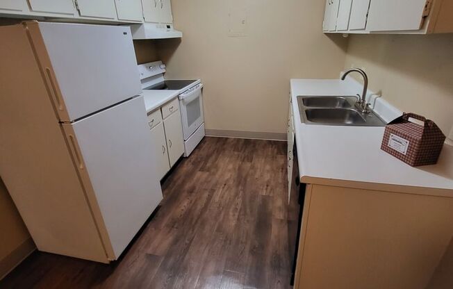 1 bed, 1 bath, 850 sqft, $950, Unit 9-923