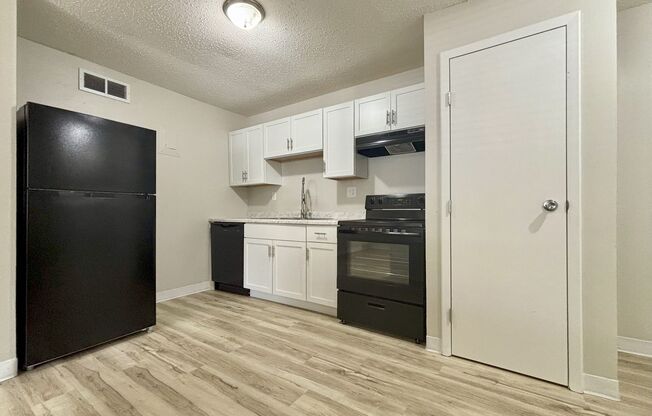 2 beds, 1 bath, 740 sqft, $1,025, Unit 3630-02