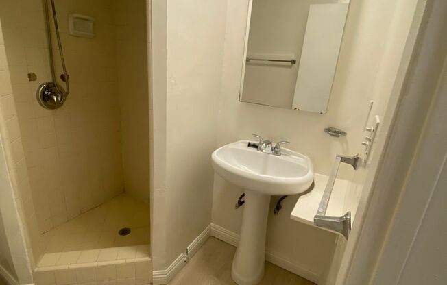 Studio, 1 bath, 400 sqft, $1,800, Unit Unit 2