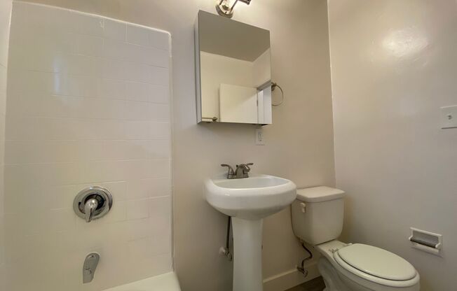 Studio, 1 bath, 450 sqft, $1,595, Unit 25