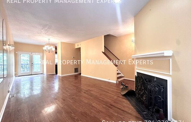 310 W 10 ST