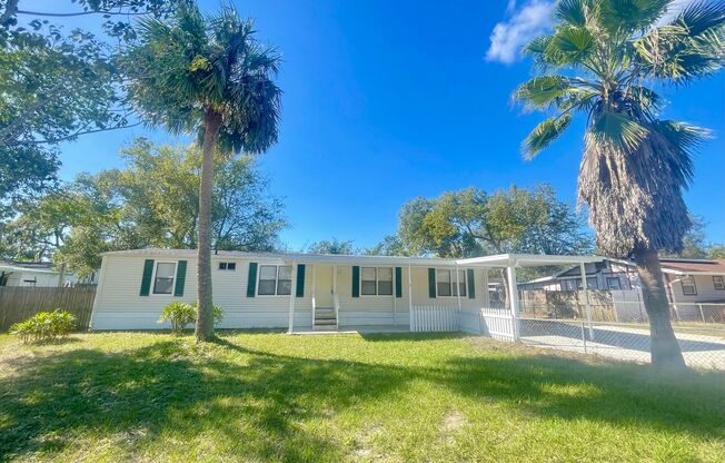 Charming 3/2 in Casselberry, with easy access to 436 and I4!