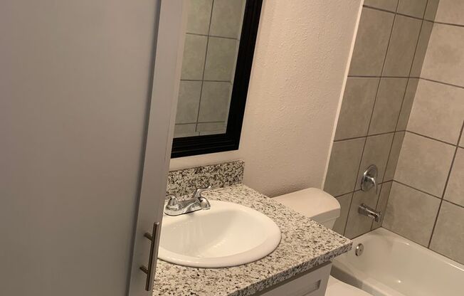 2 beds, 1 bath, 990 sqft, $1,095, Unit 2315-05