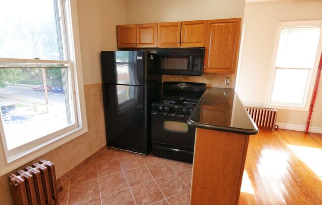 1 bed, 1 bath, 850 sqft, $1,650, Unit Unit #4