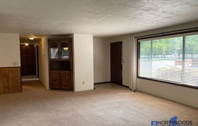 3 beds, 2 baths, $2,300