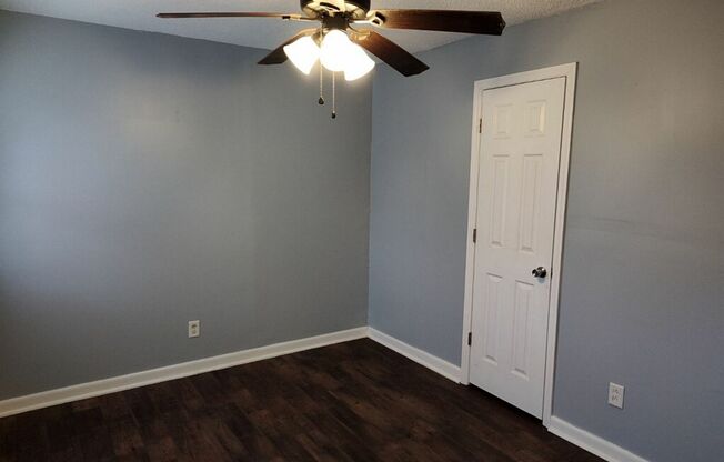 3 beds, 1 bath, $1,095