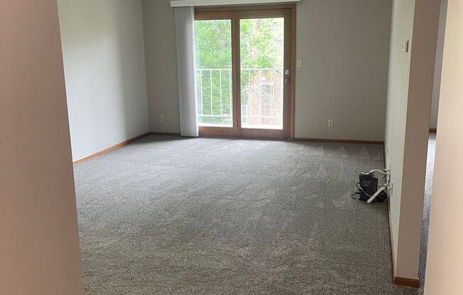 2 beds, 1.5 baths, 897 sqft, $950, Unit 149