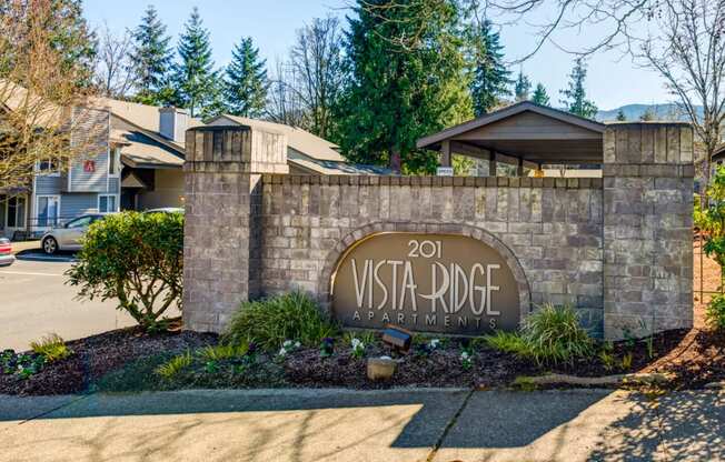 the entrance to the vista ridge apartments sign in front of the building