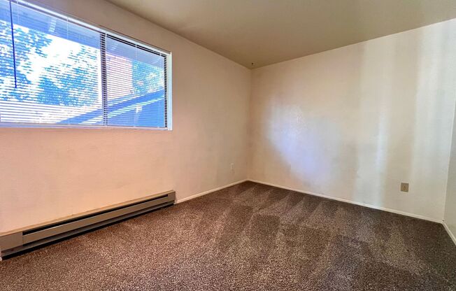 2 beds, 1 bath, 812 sqft, $1,175, Unit 2