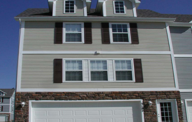 Ankeny 2 Bedroom Townhome AVAILABLE NOW!
