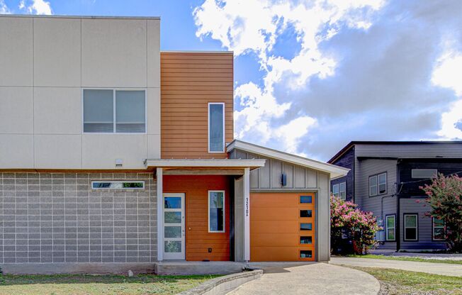 Modern Townhome in Prime Crestview Location
