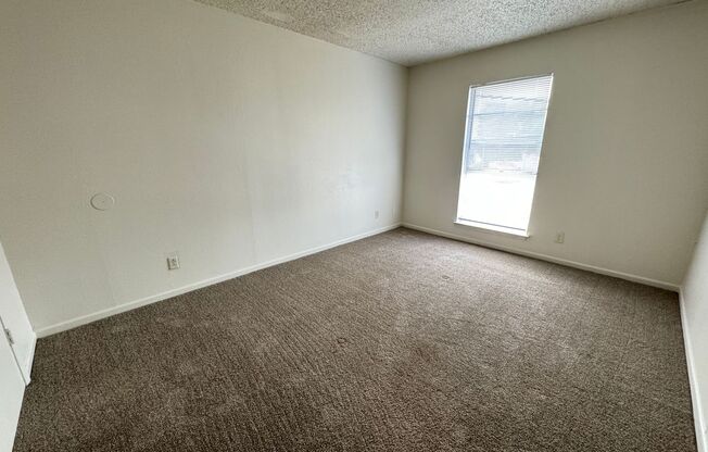 2 beds, 1 bath, 850 sqft, $700, Unit Unit 8