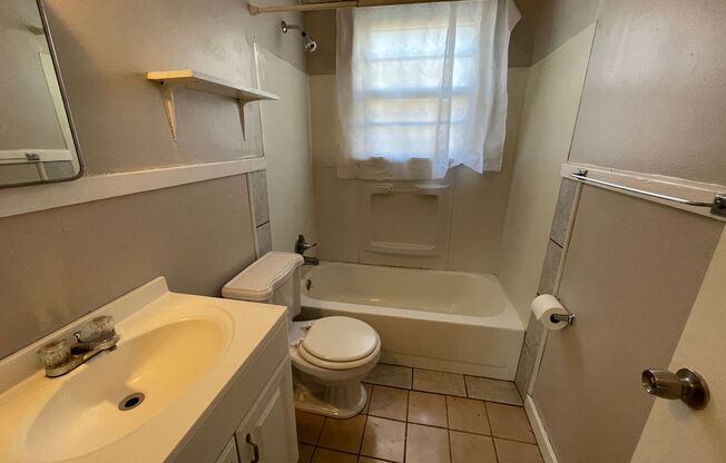2 bedroom unit across street from KSU Campus. AVAILABLE JUNE 2, 2025!