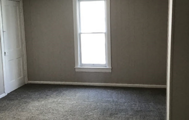 2 beds, 1 bath, $1,200, Unit 523 2