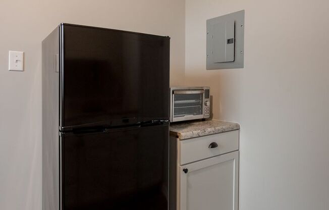 1 bed, 1 bath, 570 sqft, $975, Unit 12