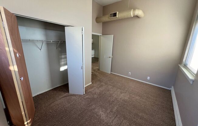 2 beds, 1 bath, $1,068, Unit 3819 Jones St #107