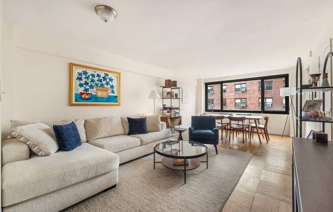 1 bed, 1 bath, $4,900, Unit W10E