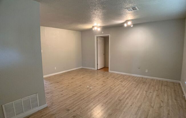 3 beds, 1 bath, $875